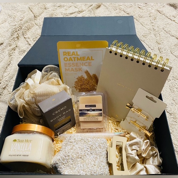 Golden Vanilla Self-Care Luxe Gift Box - Picture 1 of 1